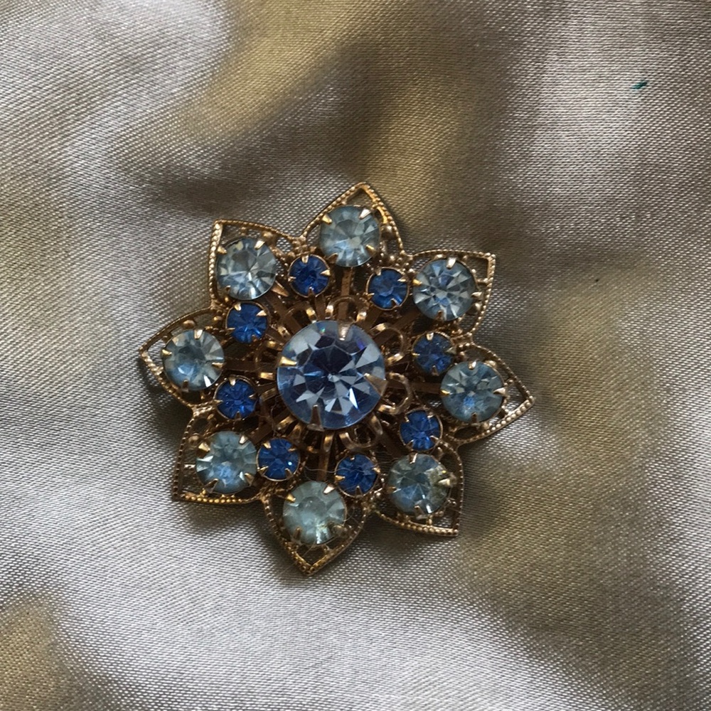 Vintage Star shaped brooch